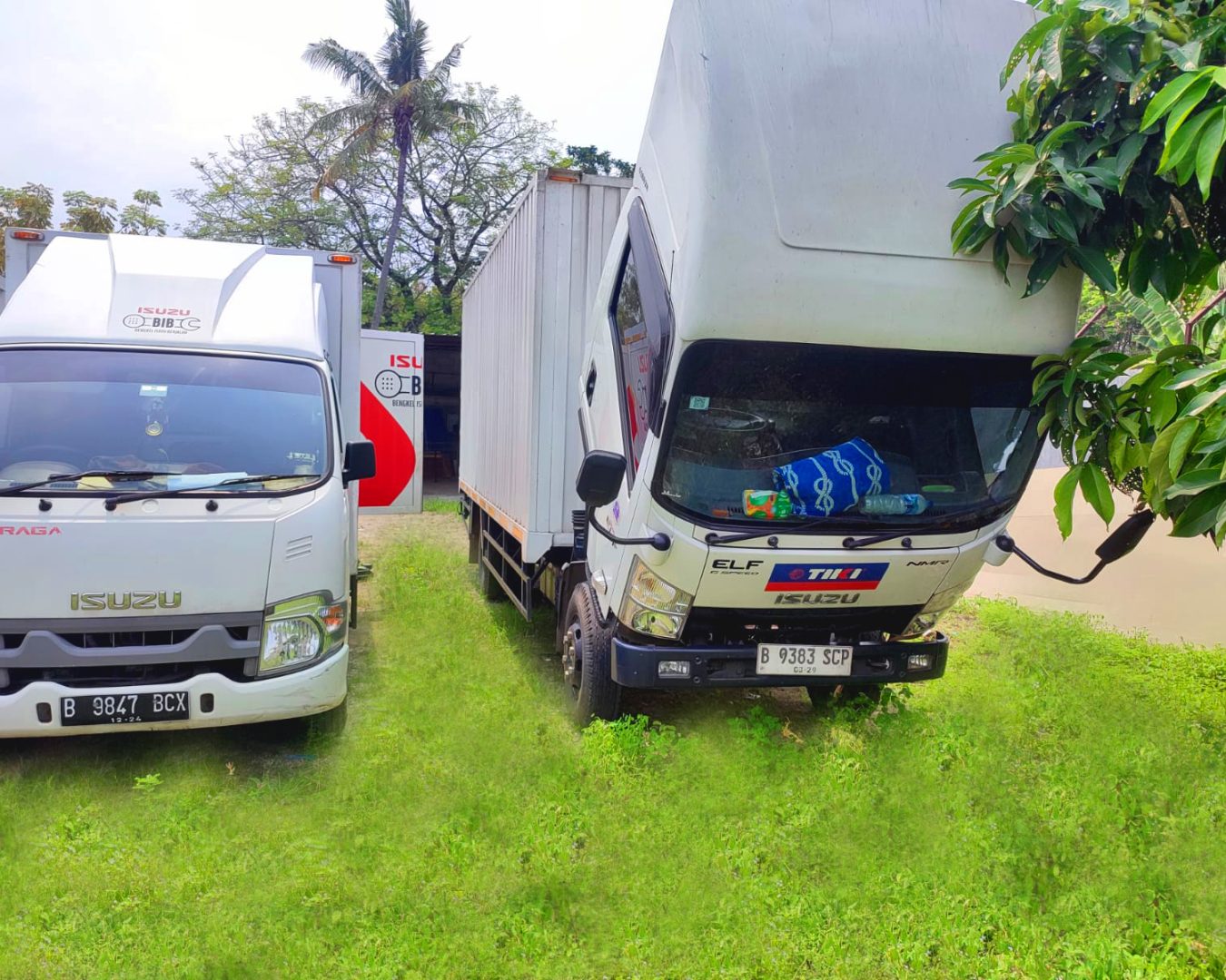 Bengkel Isuzu Berjalan Melakukan Perbaikan Mobil Konsumen Isuzu Auto Tara